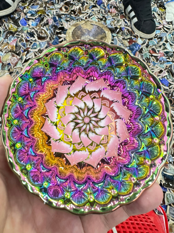 Ceramic artworks are given to foreign friends, and $30 is for packaging and shipping fees