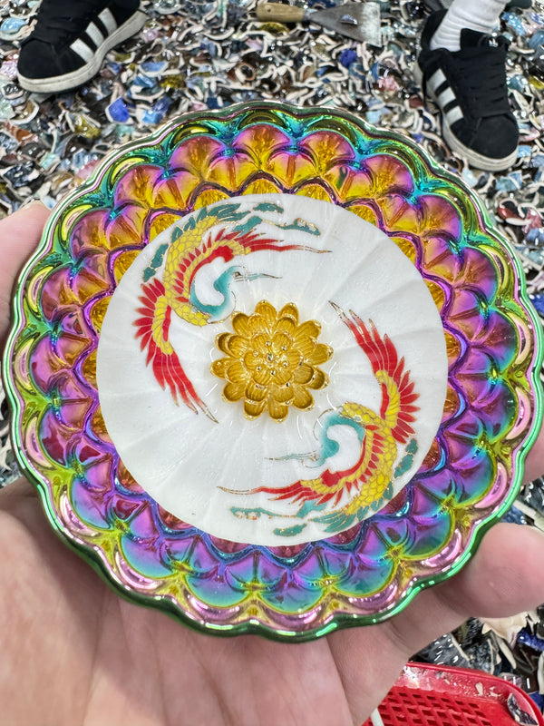 Ceramic artworks are given to foreign friends, and $30 is for packaging and shipping fees