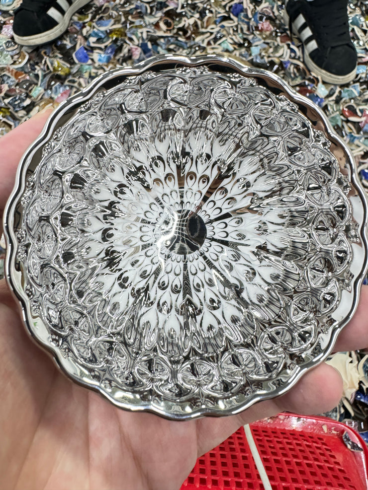 Ceramic artworks are given to foreign friends, and $30 is for packaging and shipping fees