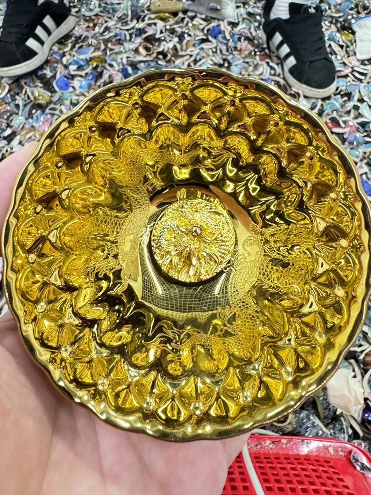 Ceramic artworks are given to foreign friends, and $30 is for packaging and shipping fees