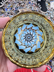 Ceramic artworks are given to foreign friends, and $30 is for packaging and shipping fees