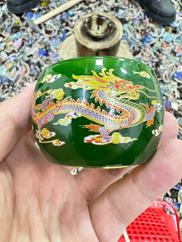 Ceramic artworks are given to foreign friends, and $30 is for packaging and shipping fees