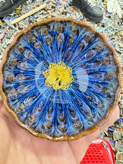 Ceramic artworks are given to foreign friends, and $30 is for packaging and shipping fees