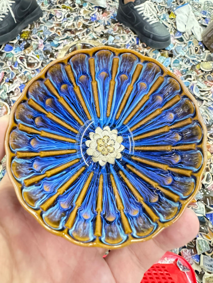 Ceramic artworks are given to foreign friends, and $30 is for packaging and shipping fees