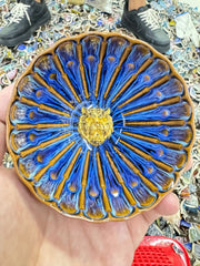 Ceramic artworks are given to foreign friends, and $30 is for packaging and shipping fees