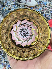 Ceramic artworks are given to foreign friends, and $30 is for packaging and shipping fees